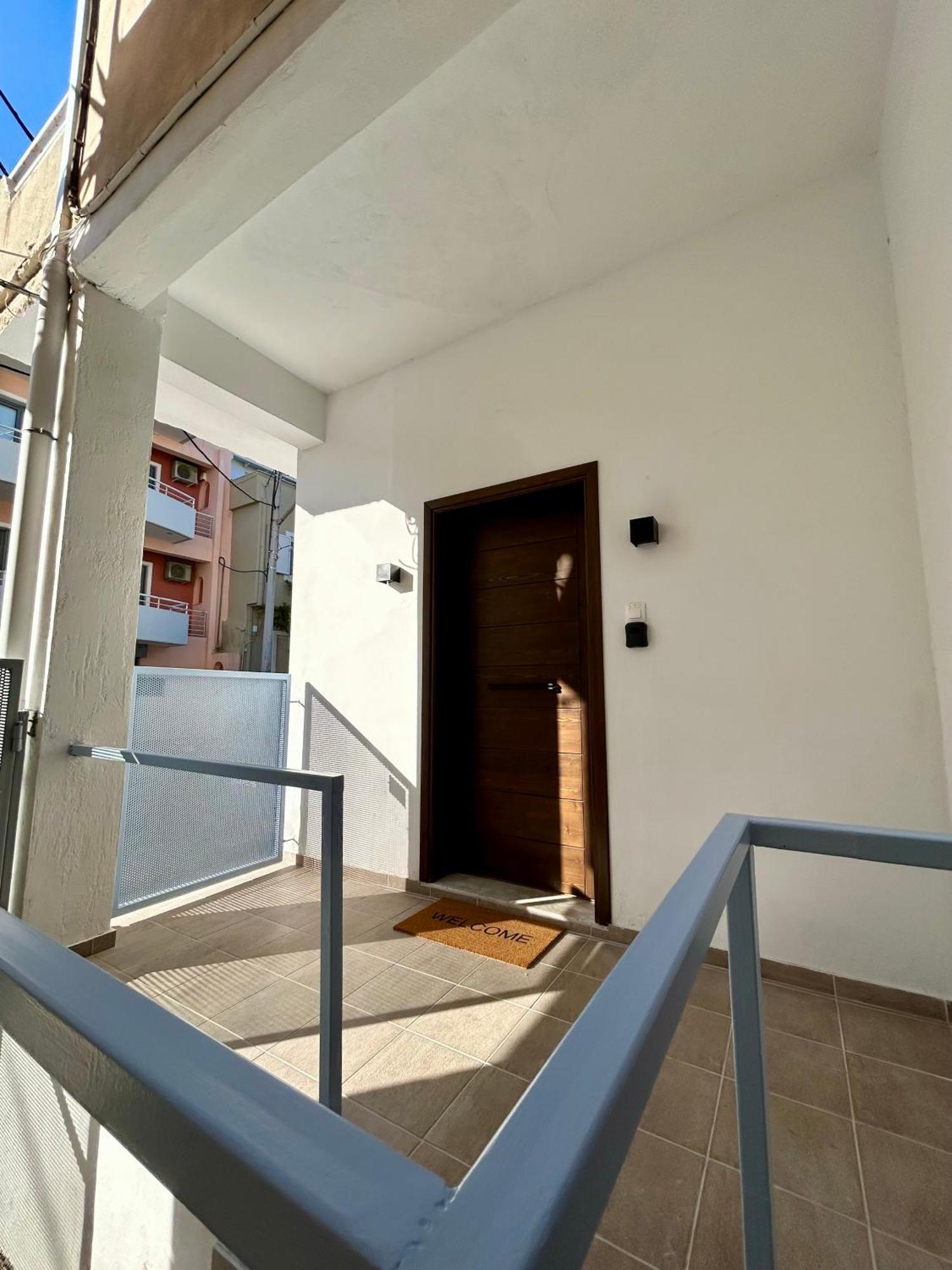 Stella'S Petite Boite Apartment Rafína Екстериор снимка